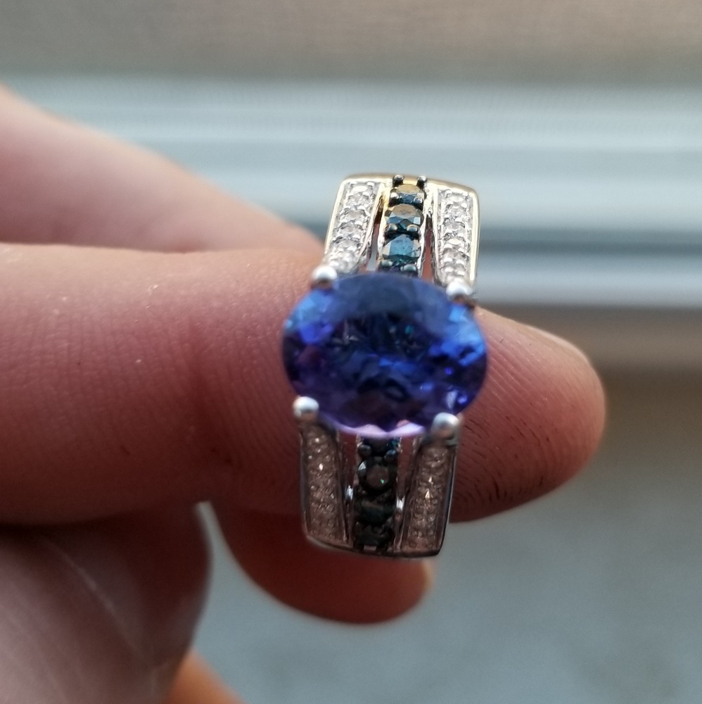 Tanzanite and diamond Ring